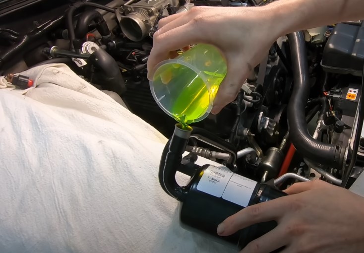 Person is unclogging car condenser